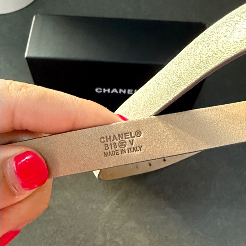 Chanel Silver CC Thin Leather Belt size 85/34 - Picture 4 of 10